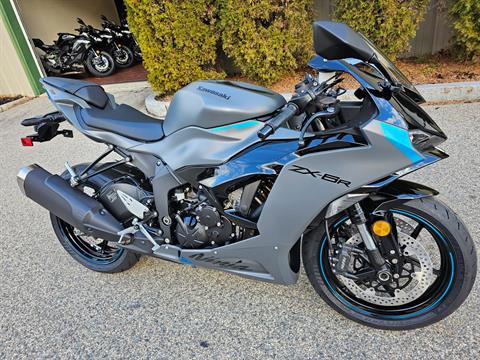 2025 Kawasaki Ninja ZX-6R in Tyngsboro, Massachusetts - Photo 4