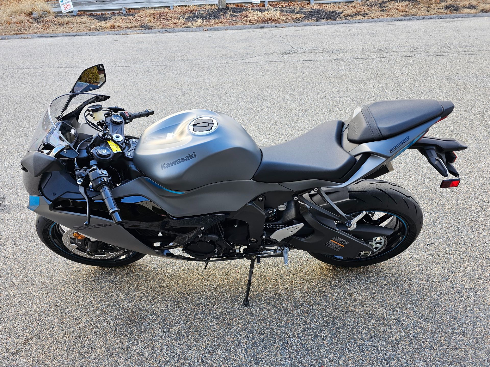 2025 Kawasaki Ninja ZX-6R in Tyngsboro, Massachusetts - Photo 9