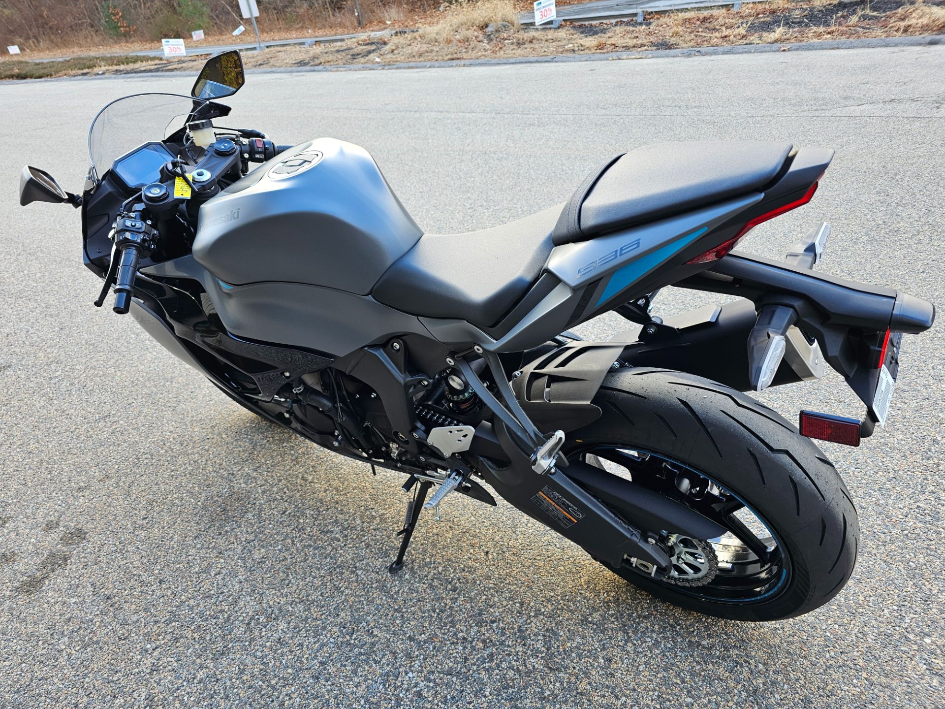 2025 Kawasaki Ninja ZX-6R in Tyngsboro, Massachusetts - Photo 10