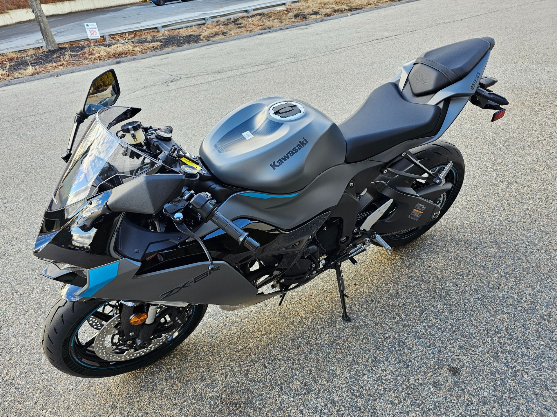 2025 Kawasaki Ninja ZX-6R in Tyngsboro, Massachusetts - Photo 12
