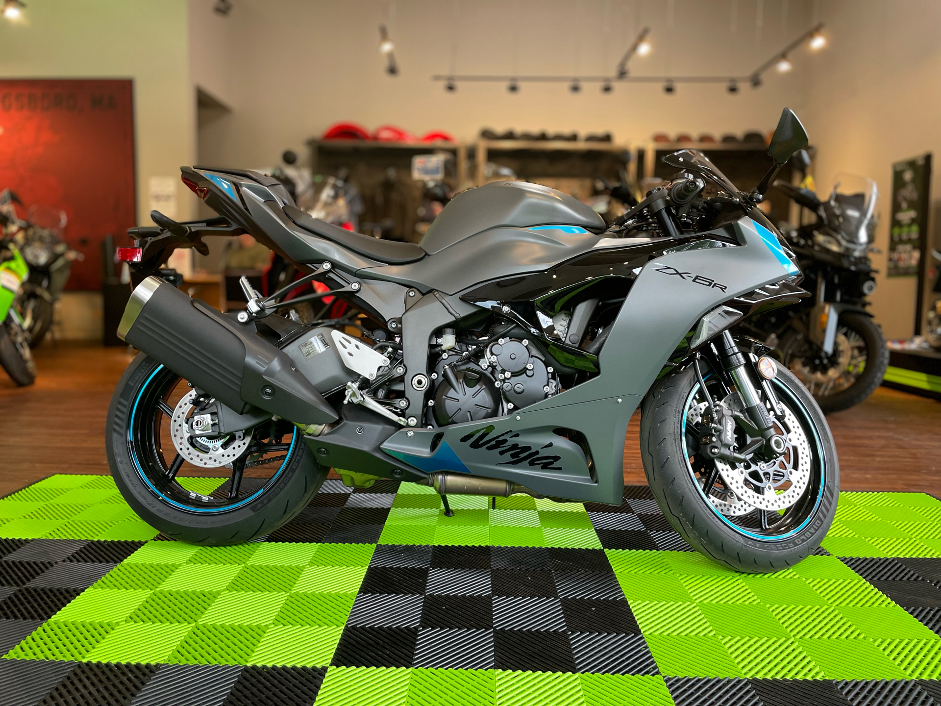2025 Kawasaki Ninja ZX-6R in Tyngsboro, Massachusetts - Photo 1