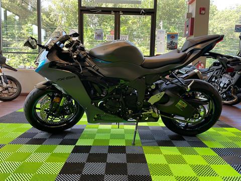 2025 Kawasaki Ninja ZX-6R in Tyngsboro, Massachusetts - Photo 2