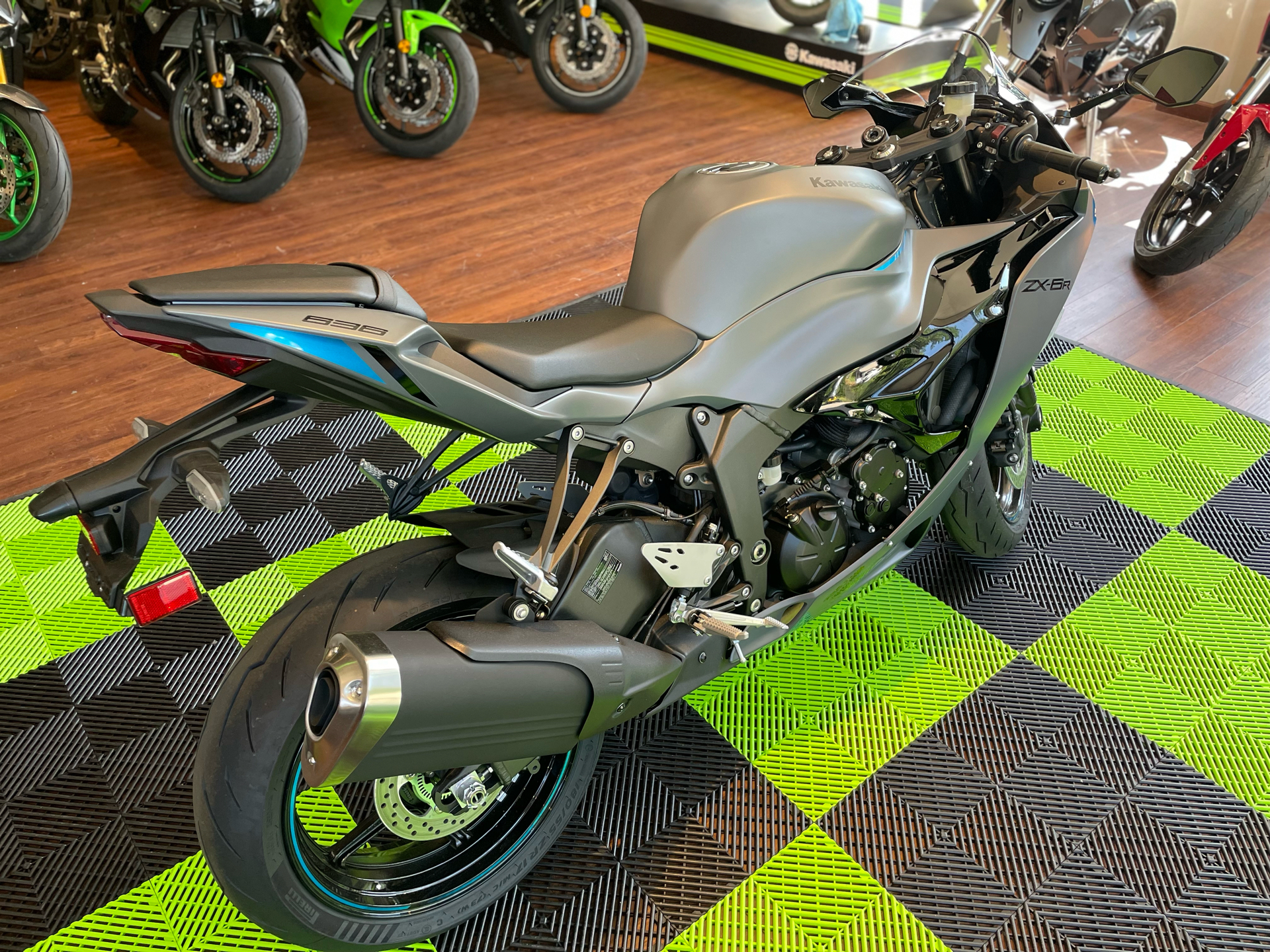 2025 Kawasaki Ninja ZX-6R in Tyngsboro, Massachusetts - Photo 11