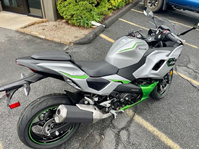 2024 Kawasaki Ninja 7 Hybrid ABS in Northampton, Massachusetts - Photo 2
