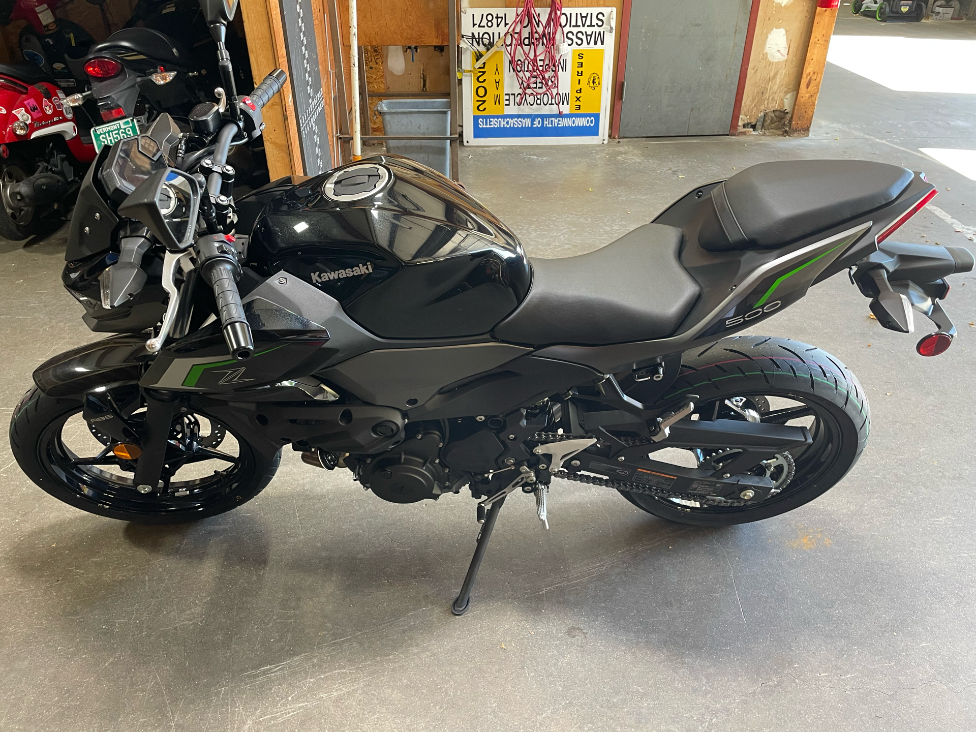 2025 Kawasaki Z500 ABS in Northampton, Massachusetts - Photo 3