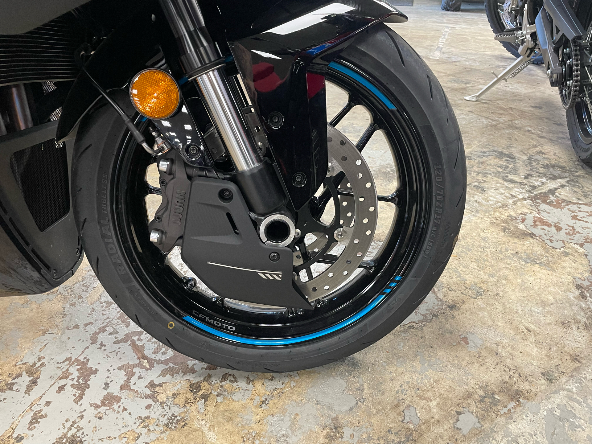 2025 CFMOTO 675SS in Northampton, Massachusetts - Photo 3