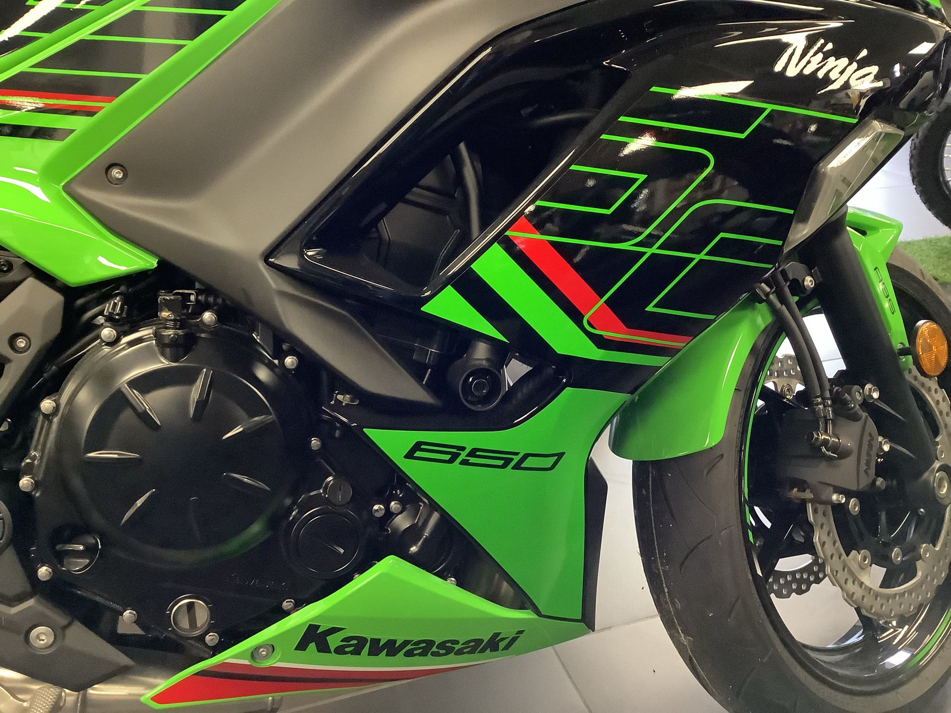 2024 Kawasaki Ninja 650 KRT Edition ABS in Northampton, Massachusetts - Photo 3