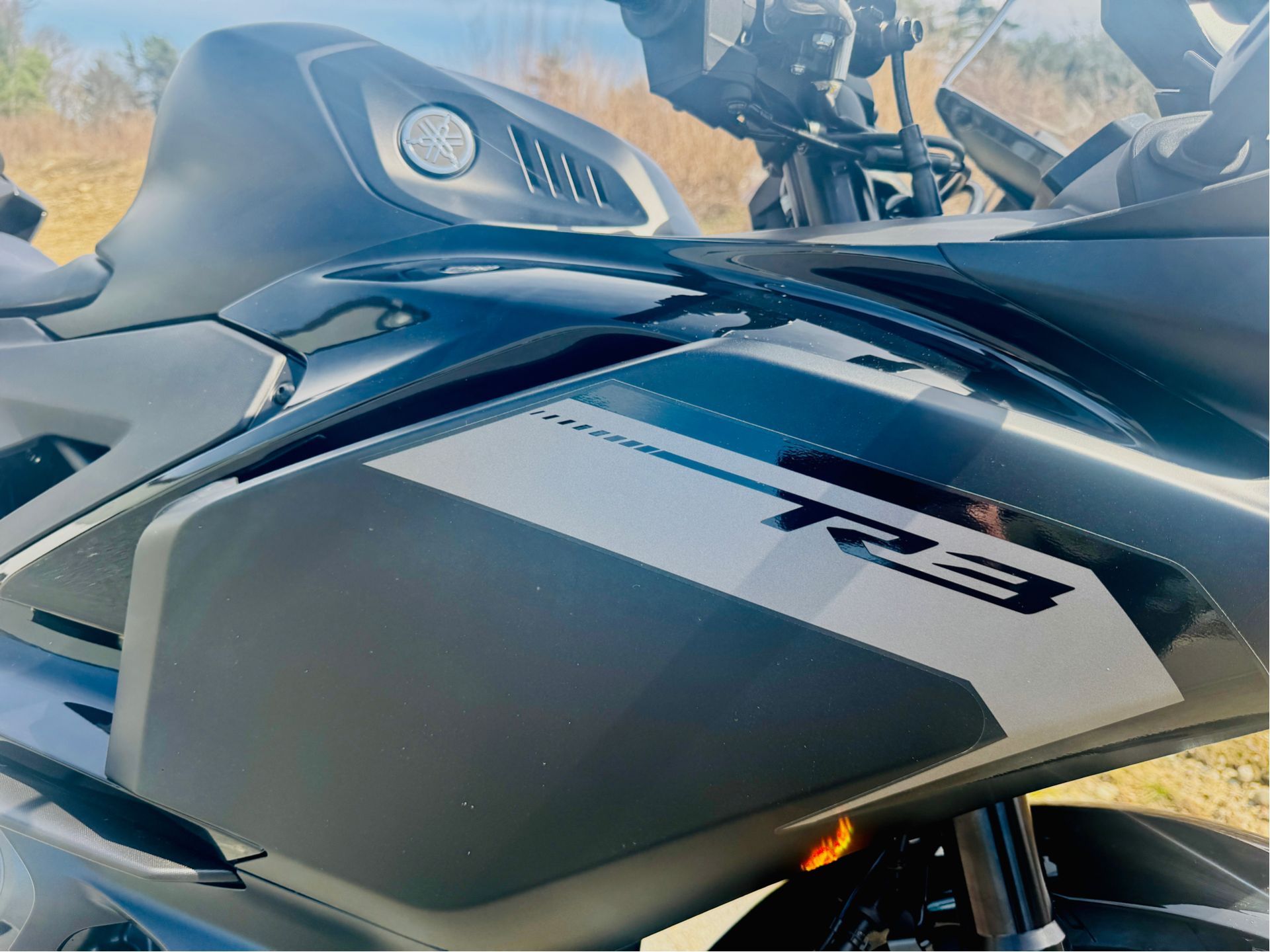 2025 Yamaha YZF-R3 in Northampton, Massachusetts - Photo 10