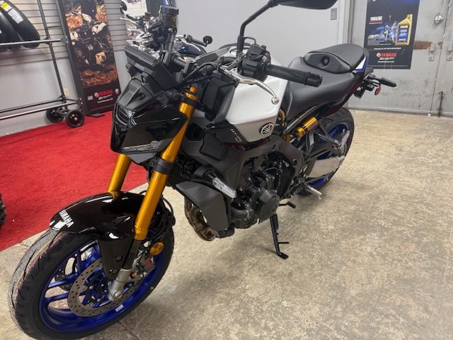 New 2026 Yamaha MT-09 SP Liquid Metal / Raven Motorcycles For Sale