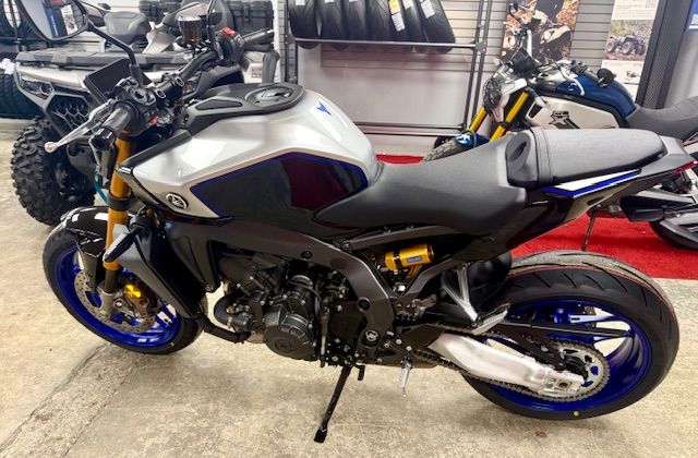 New 2026 Yamaha MT-09 SP Liquid Metal / Raven Motorcycles For Sale