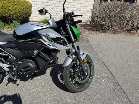 New 2024 Kawasaki Z e-1 ABS Metallic Bright Silver / Matte Lime