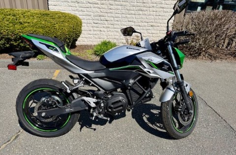 New 2024 Kawasaki Z e-1 ABS Metallic Bright Silver / Matte Lime