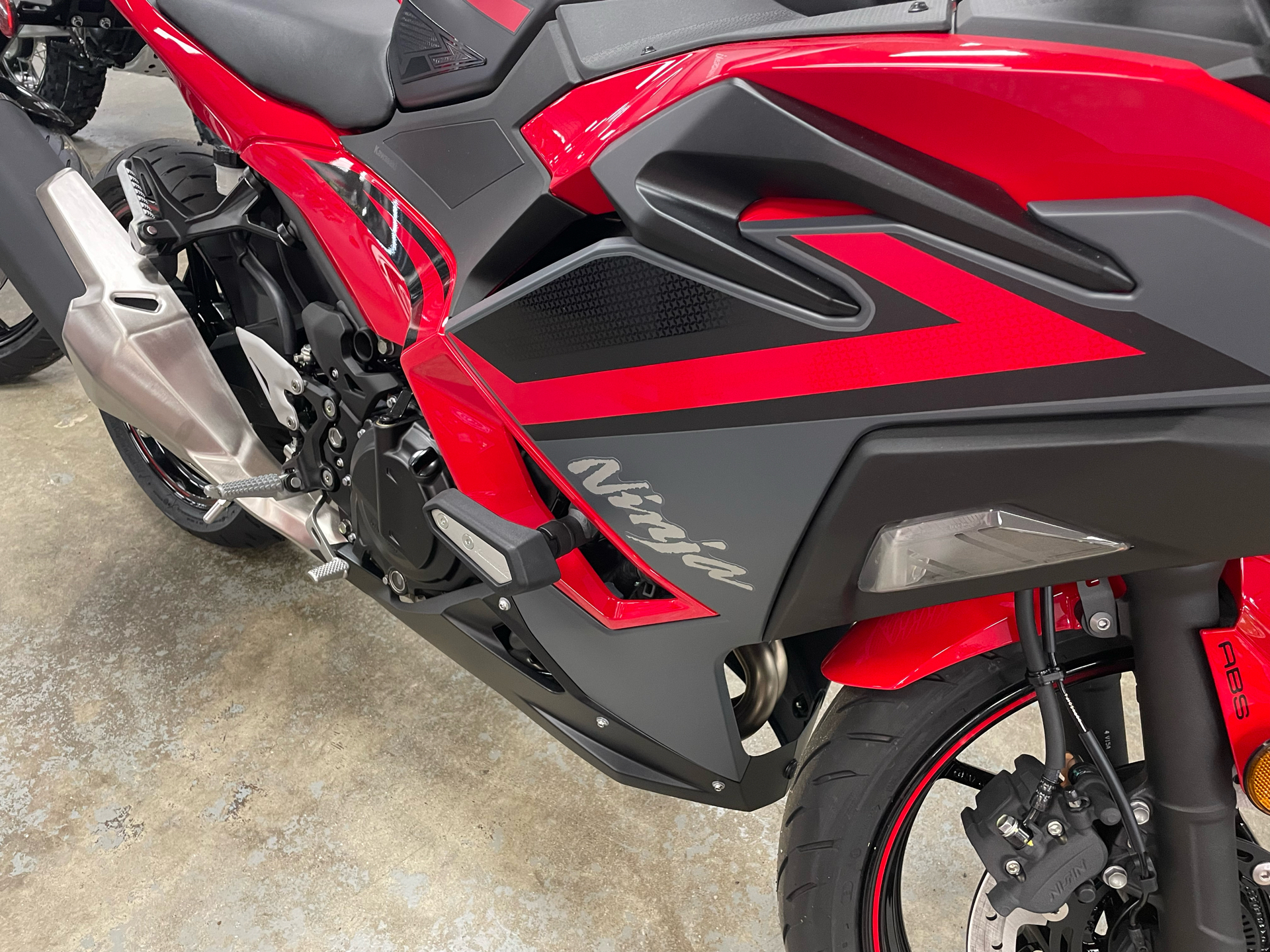 2025 Kawasaki Ninja 500 SE ABS in Northampton, Massachusetts - Photo 3