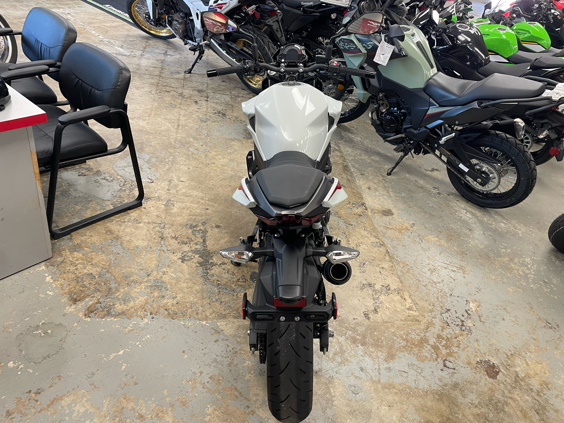2023 Kawasaki Z400 ABS in Northampton, Massachusetts - Photo 4