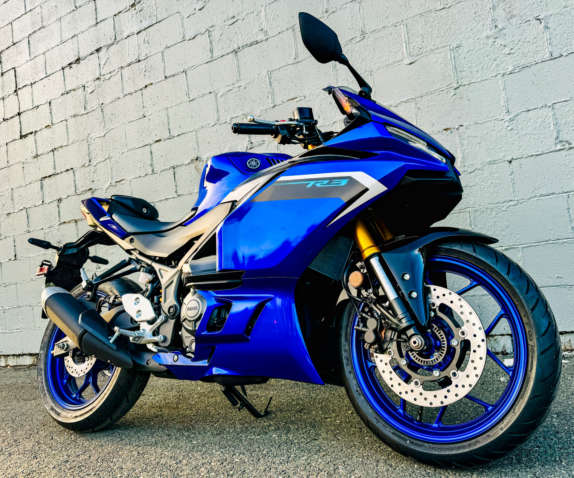 2025 Yamaha YZF-R3 in Northampton, Massachusetts - Photo 16