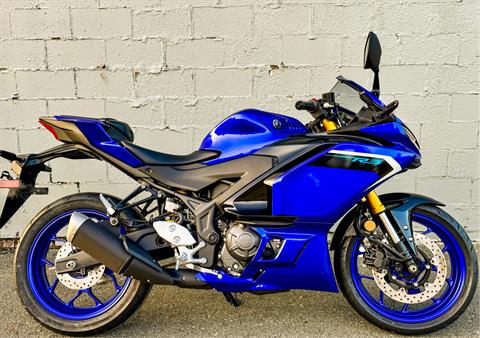 2025 Yamaha YZF-R3 in Northampton, Massachusetts - Photo 19