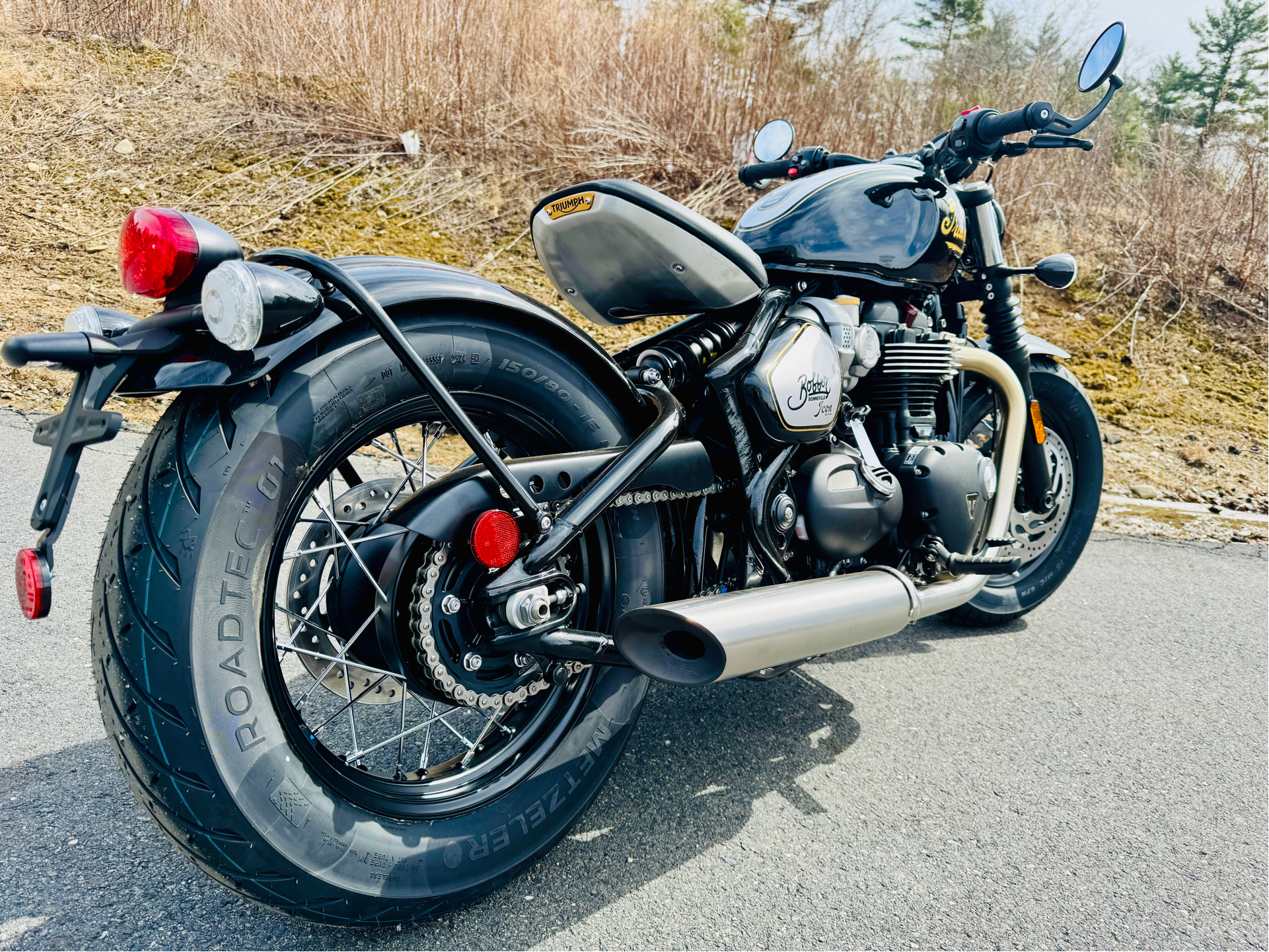 2025 Triumph Bonneville Bobber in Foxboro, Massachusetts - Photo 10