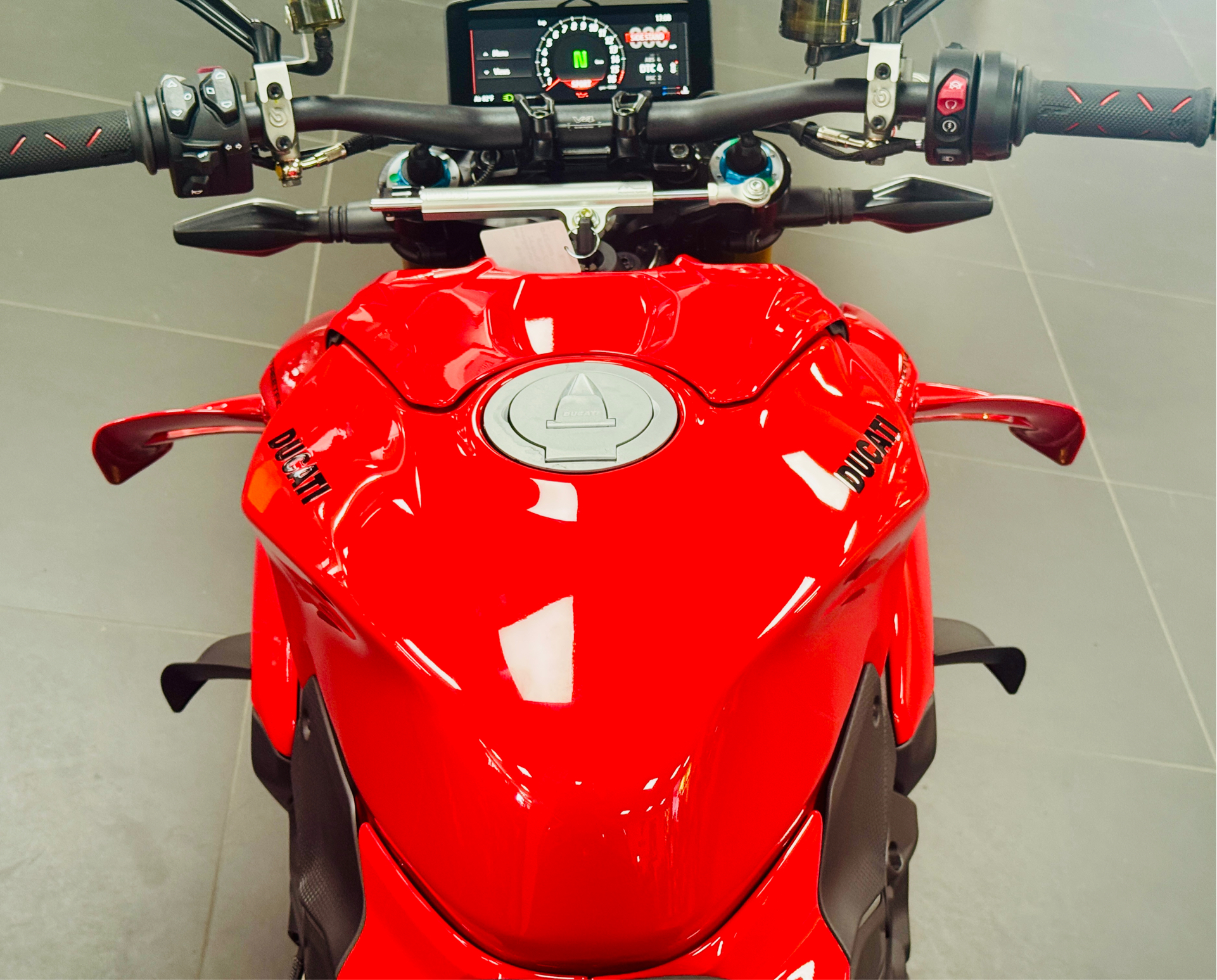 2025 Ducati Streetfighter V4 S in Foxboro, Massachusetts - Photo 8