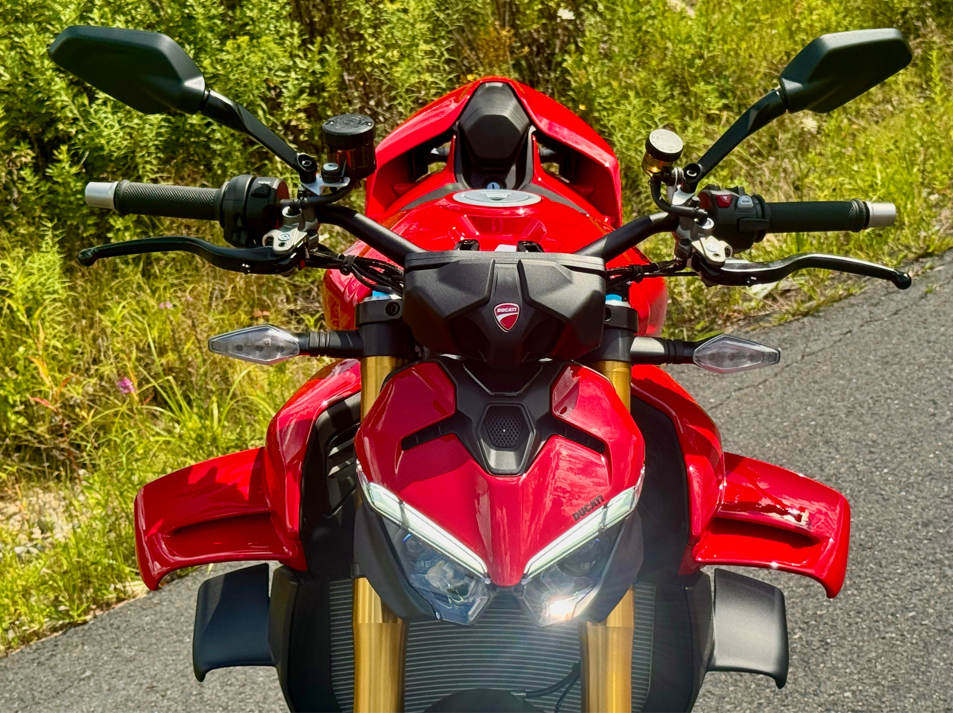 2025 Ducati Streetfighter V4 S in Foxboro, Massachusetts - Photo 2