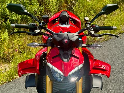 2025 Ducati Streetfighter V4 S in Foxboro, Massachusetts - Photo 2