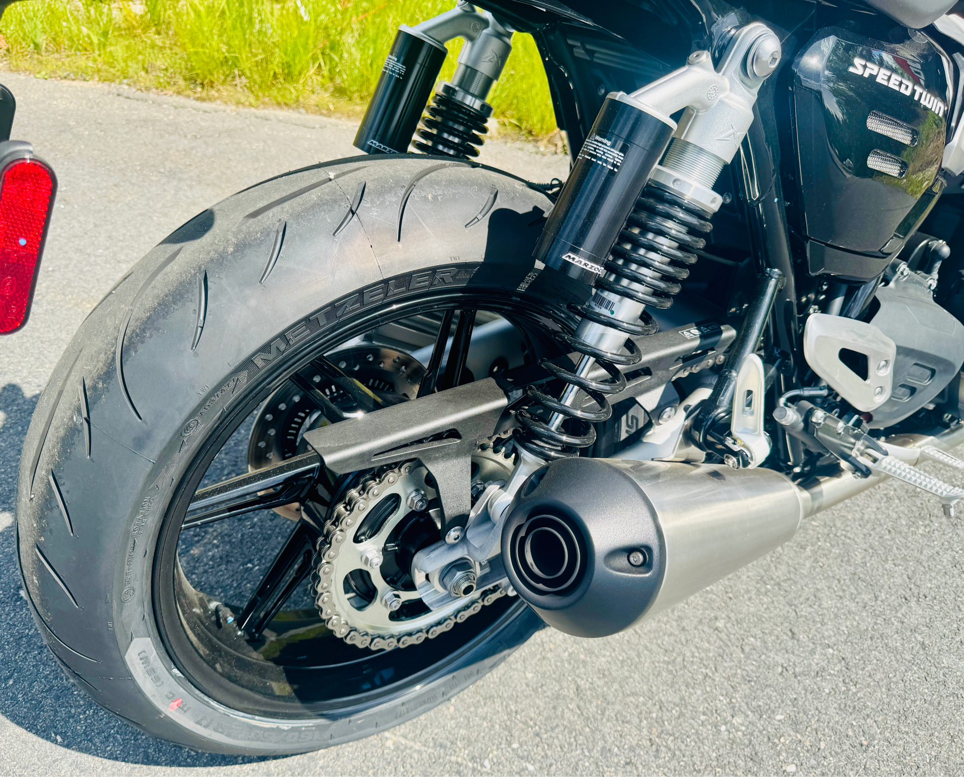 2025 Triumph Speed Twin 1200 in Foxboro, Massachusetts - Photo 16