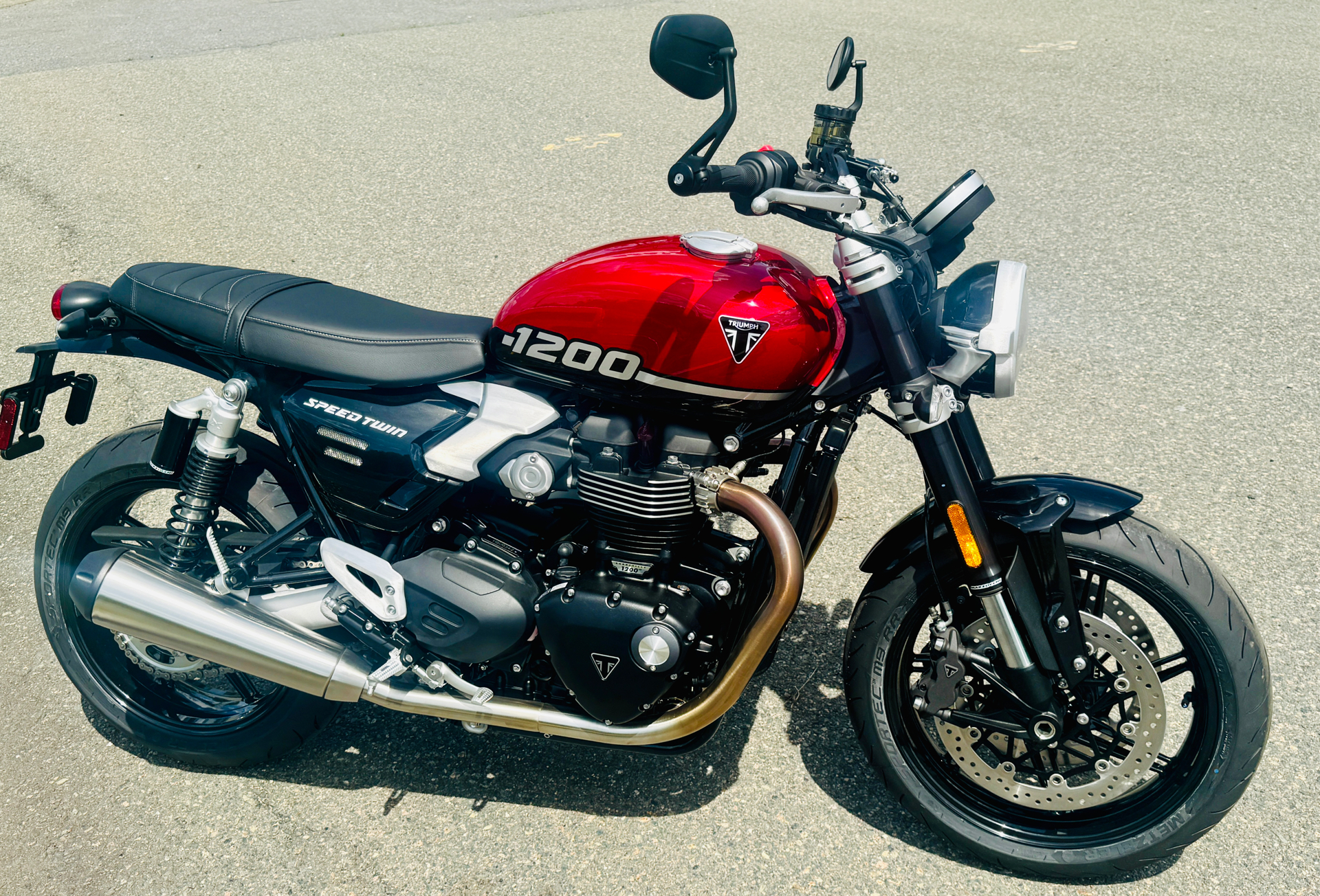 2025 Triumph Speed Twin 1200 in Foxboro, Massachusetts - Photo 9