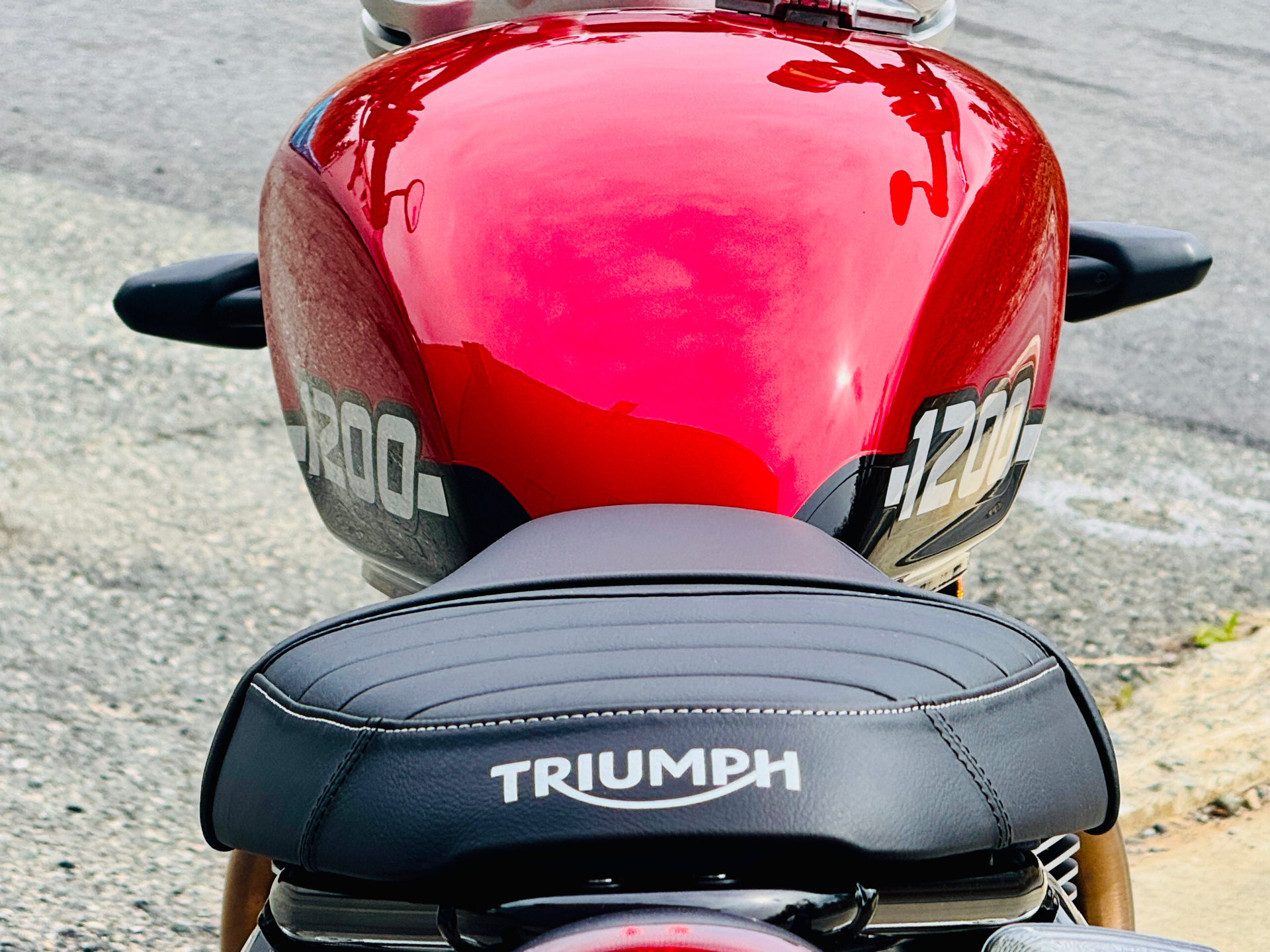 2025 Triumph Speed Twin 1200 in Foxboro, Massachusetts - Photo 10