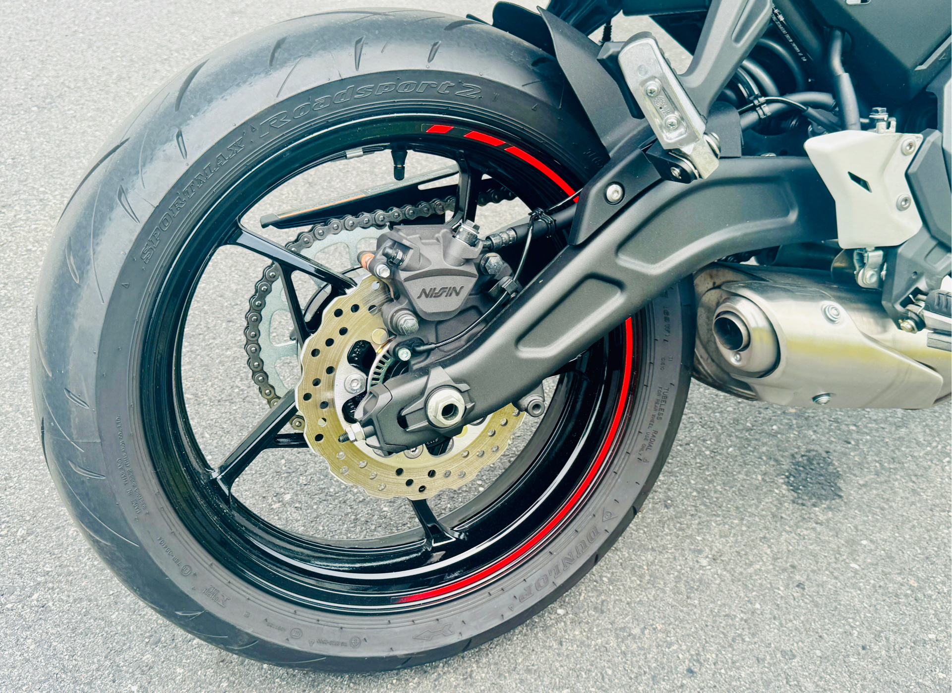2023 Kawasaki Z650 in Foxboro, Massachusetts - Photo 17