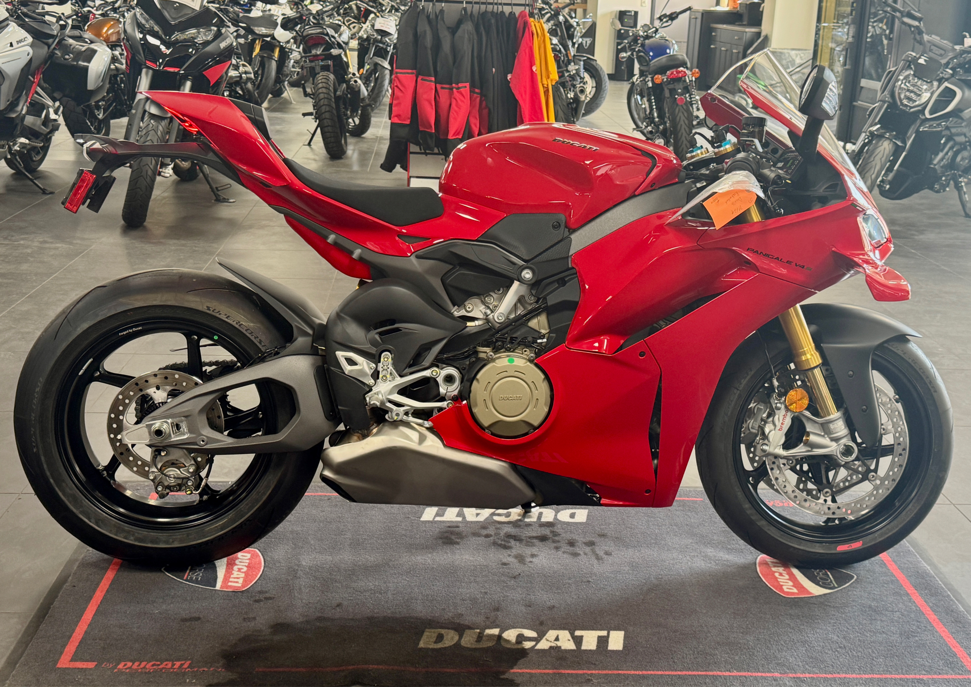 2025 Ducati Panigale V4 S in Foxboro, Massachusetts - Photo 9