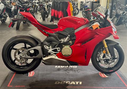 2025 Ducati Panigale V4 S in Foxboro, Massachusetts - Photo 9