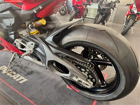 2025 Ducati Panigale V4 S in Foxboro, Massachusetts - Photo 16