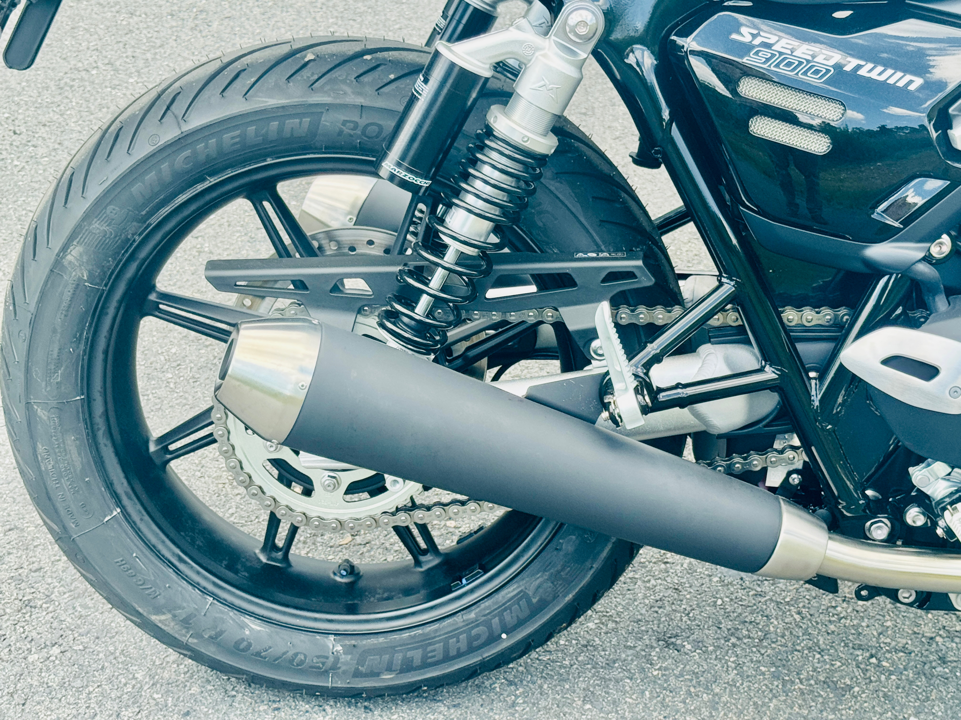 2025 Triumph Speed Twin 900 in Foxboro, Massachusetts - Photo 14