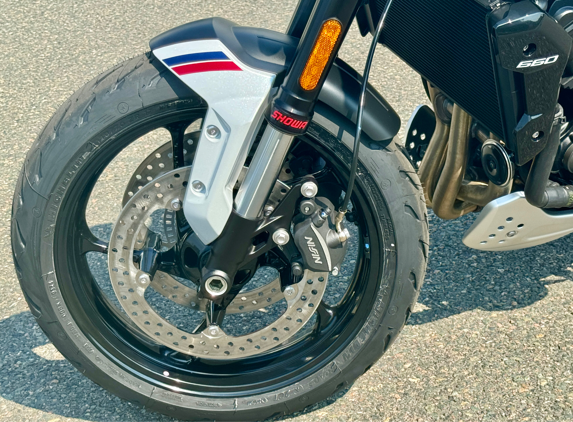 2025 Triumph Trident 660 Triple Tribute Edition in Foxboro, Massachusetts - Photo 10