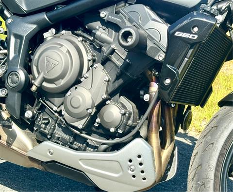 2025 Triumph Trident 660 Triple Tribute Edition in Foxboro, Massachusetts - Photo 18