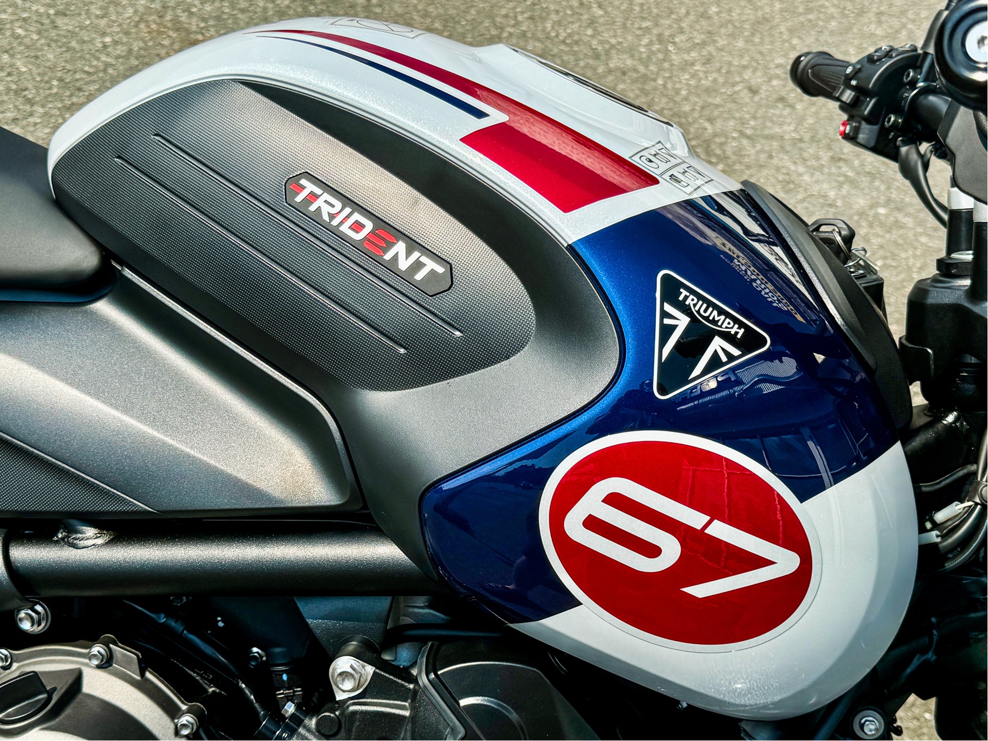 2025 Triumph Trident 660 Triple Tribute Edition in Foxboro, Massachusetts - Photo 14