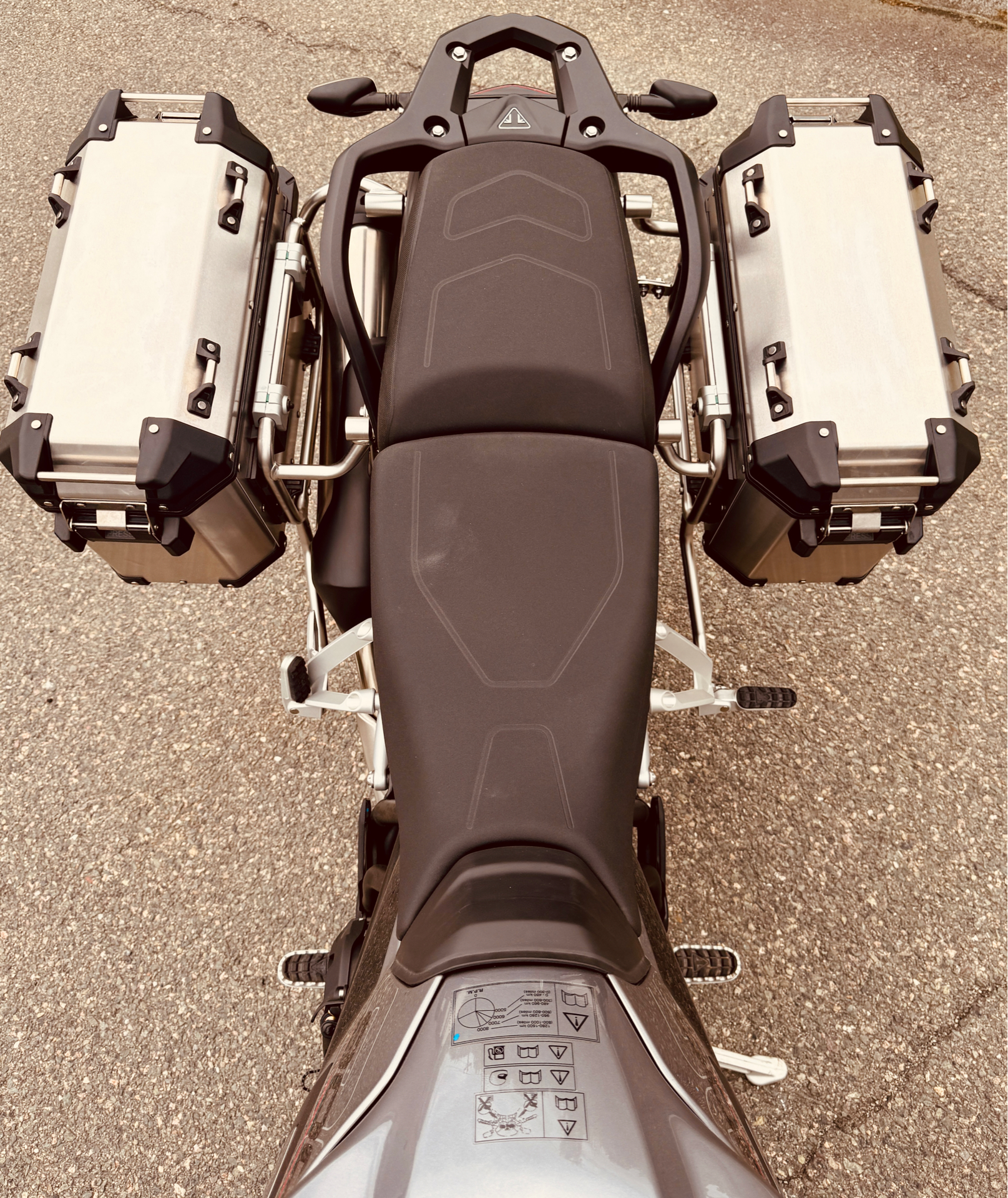 2024 Triumph Tiger 900 GT in Foxboro, Massachusetts - Photo 2