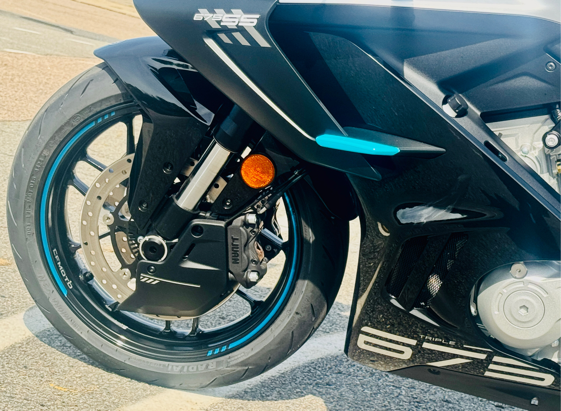 2025 CFMOTO 675SS in Foxboro, Massachusetts - Photo 14