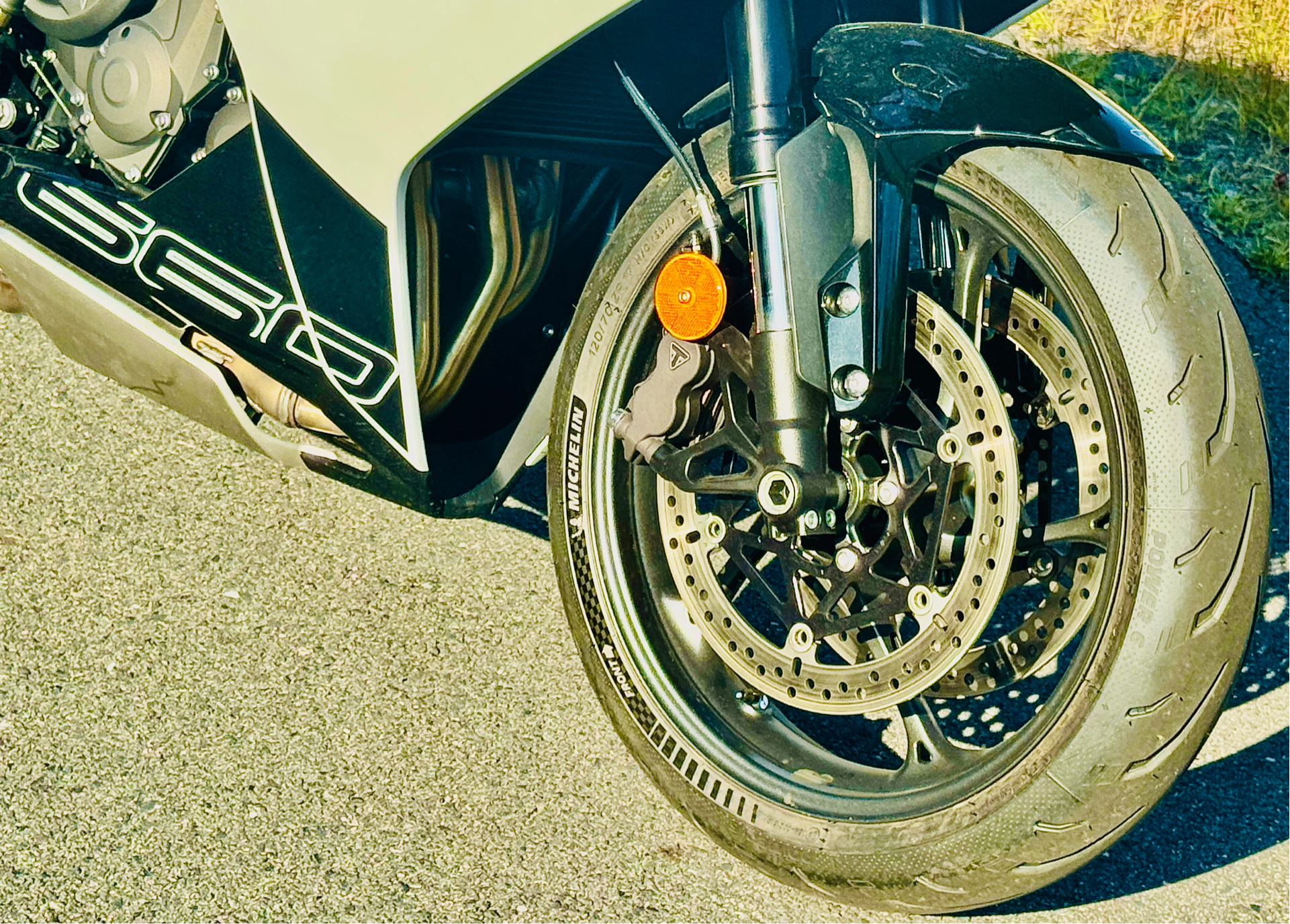 2025 Triumph Daytona 660 in Foxboro, Massachusetts - Photo 13