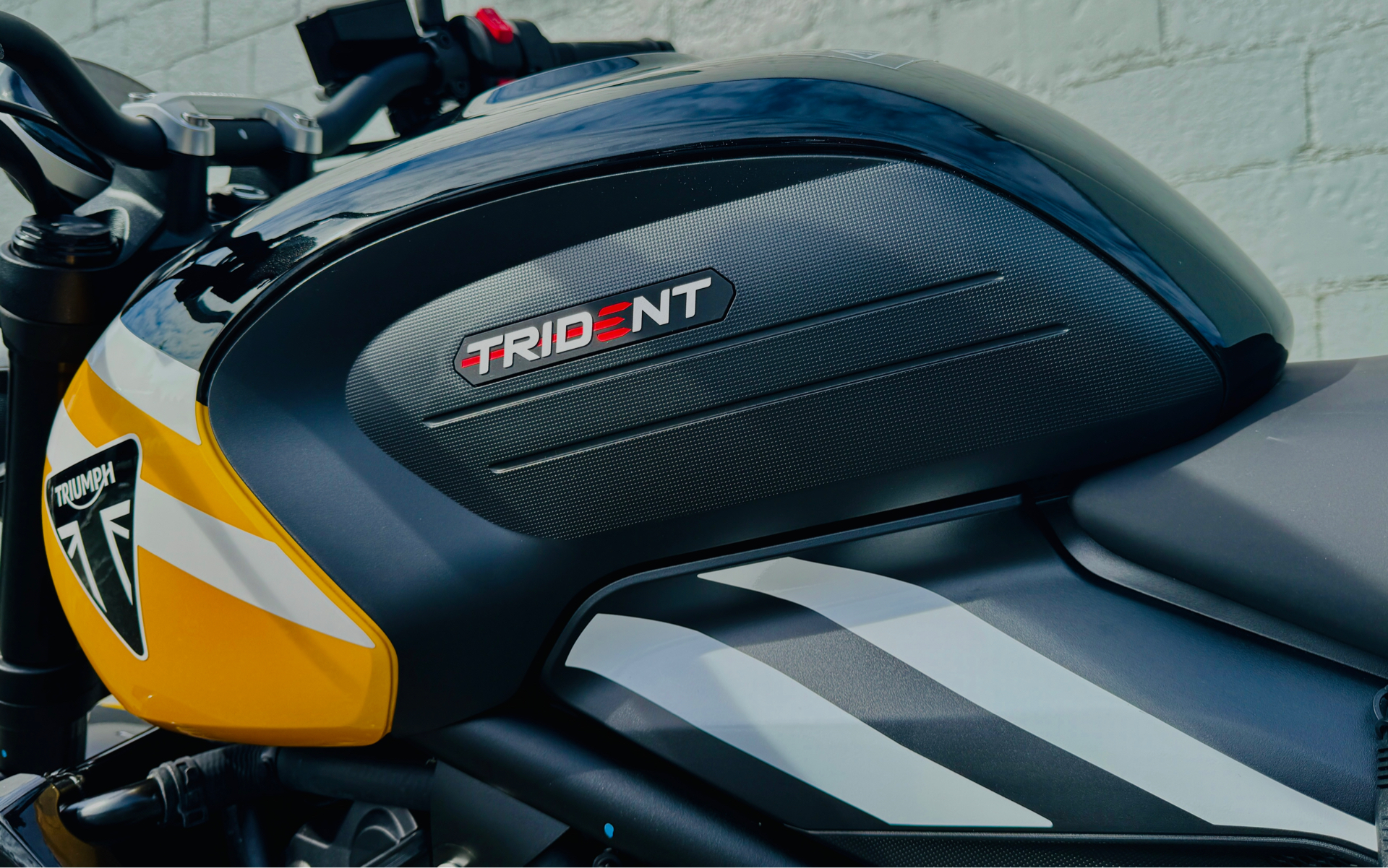 2025 Triumph Trident 660 in Foxboro, Massachusetts - Photo 14