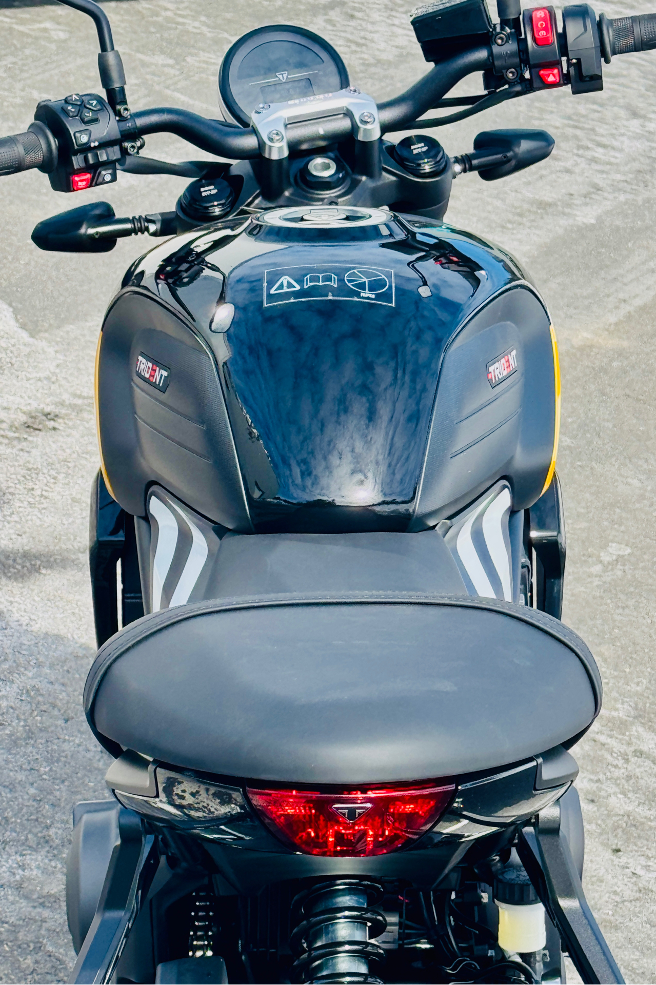 2025 Triumph Trident 660 in Foxboro, Massachusetts - Photo 8