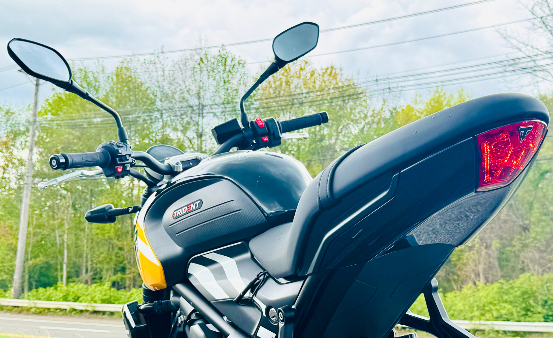 2025 Triumph Trident 660 in Foxboro, Massachusetts - Photo 12