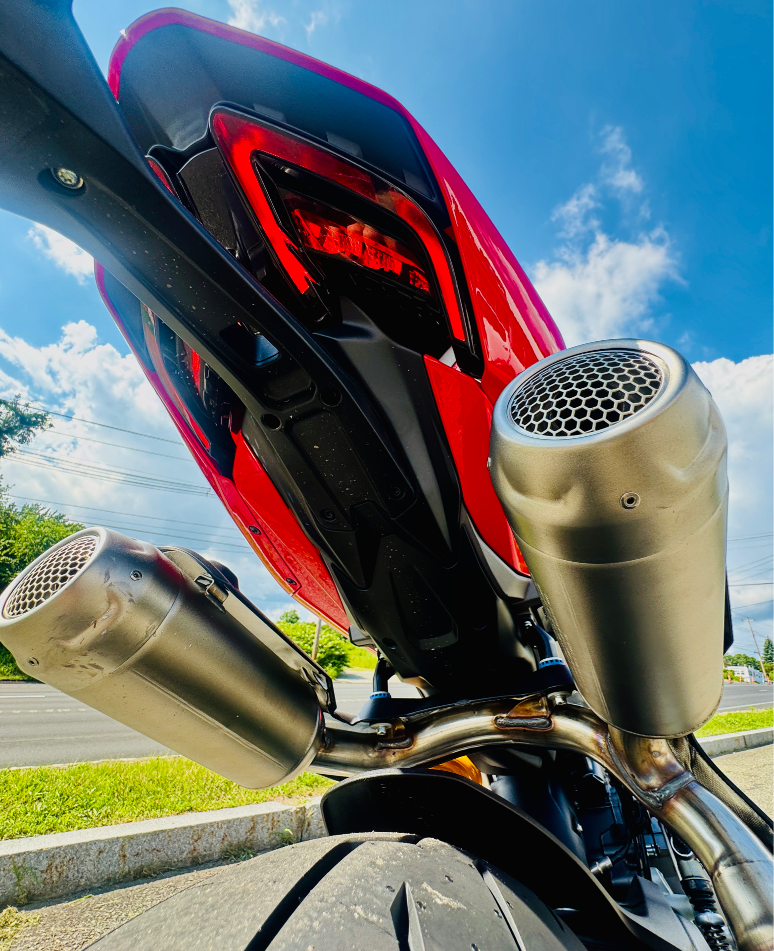 2025 Ducati Panigale V2 S in Foxboro, Massachusetts - Photo 8