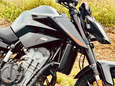 2022 KTM 890 Duke R in Foxboro, Massachusetts - Photo 14