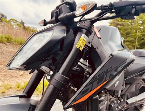 2022 KTM 890 Duke R in Foxboro, Massachusetts - Photo 18