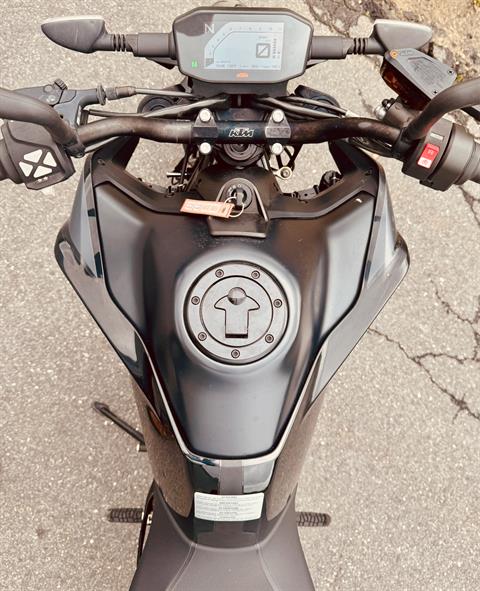 2022 KTM 890 Duke R in Foxboro, Massachusetts - Photo 16