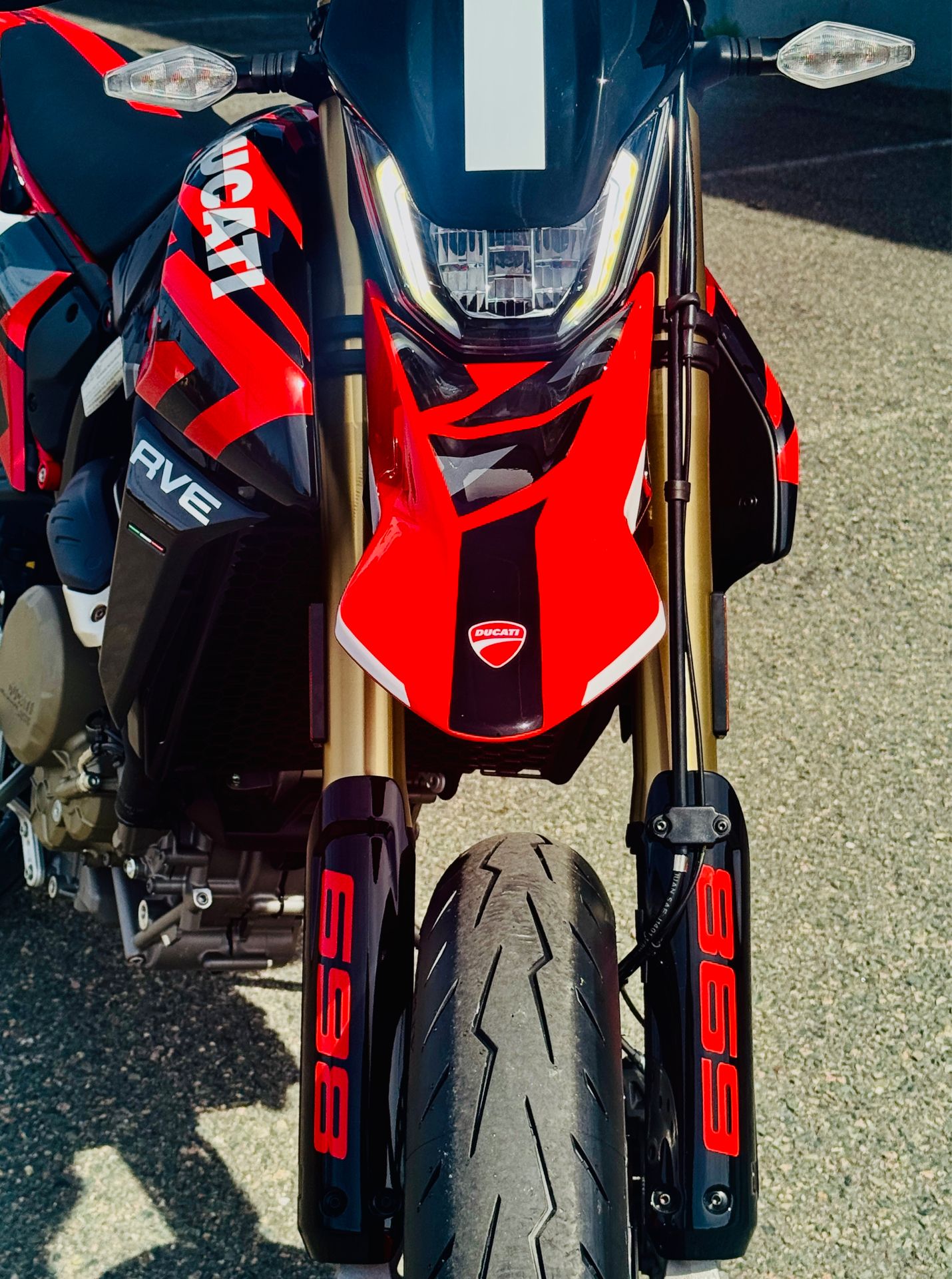 2025 Ducati Hypermotard 698 Mono RVE in Foxboro, Massachusetts - Photo 6