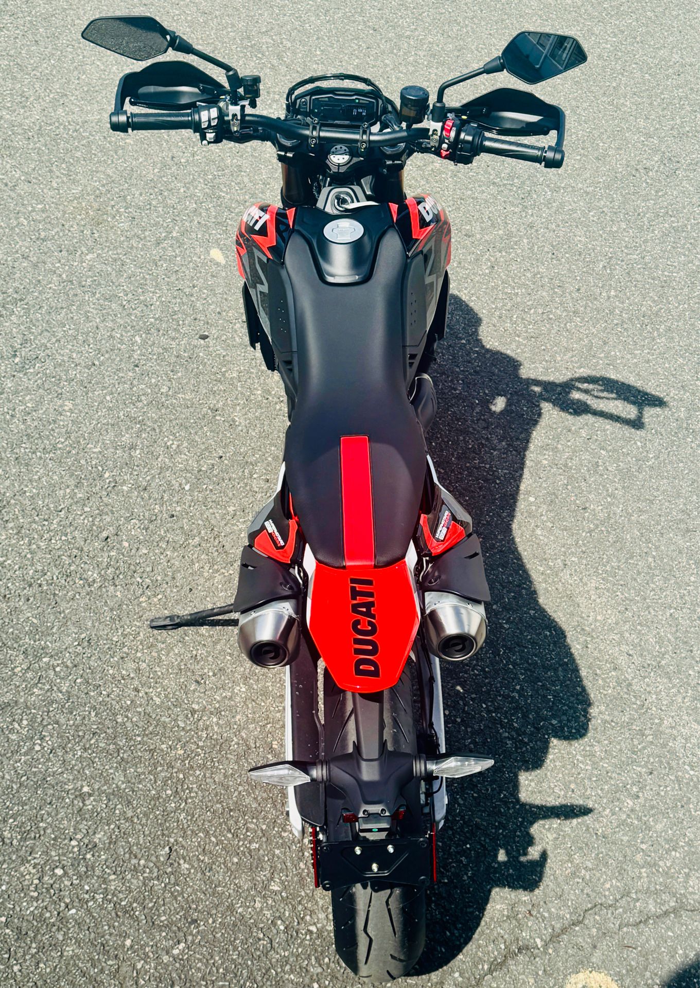 2025 Ducati Hypermotard 698 Mono RVE in Foxboro, Massachusetts - Photo 11
