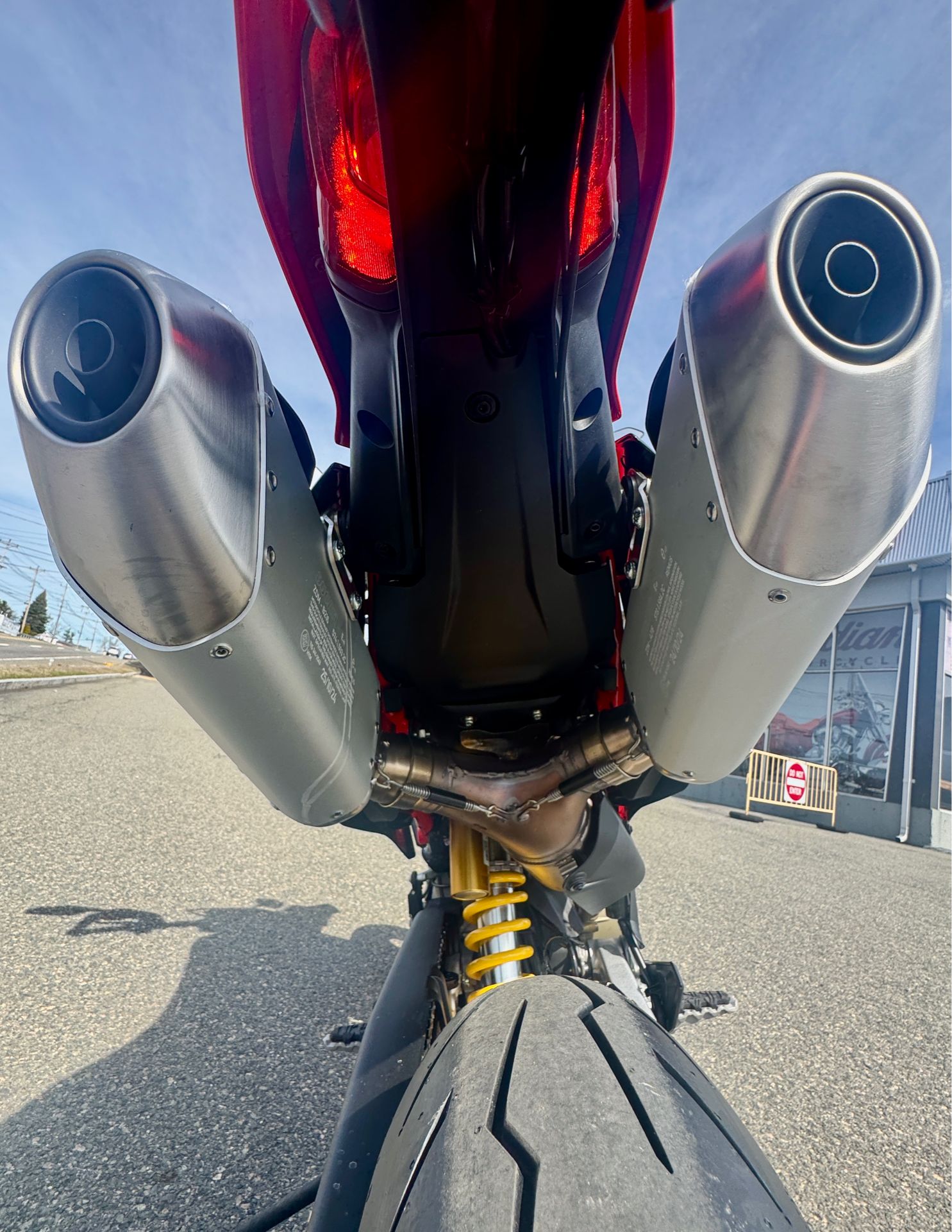 2025 Ducati Hypermotard 698 Mono RVE in Foxboro, Massachusetts - Photo 2