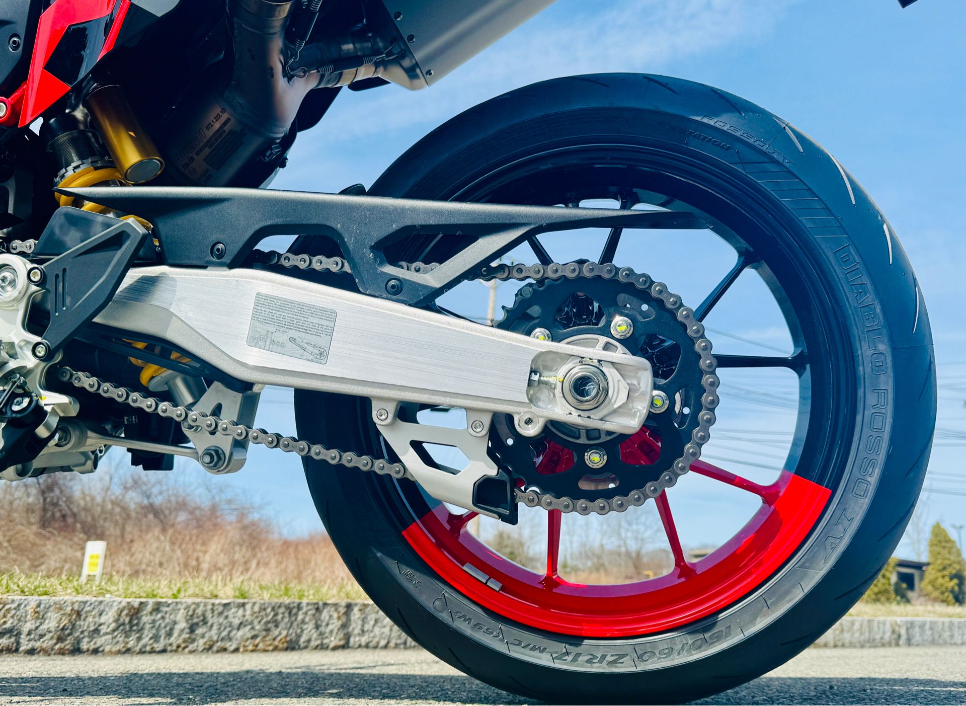 2025 Ducati Hypermotard 698 Mono RVE in Foxboro, Massachusetts - Photo 20