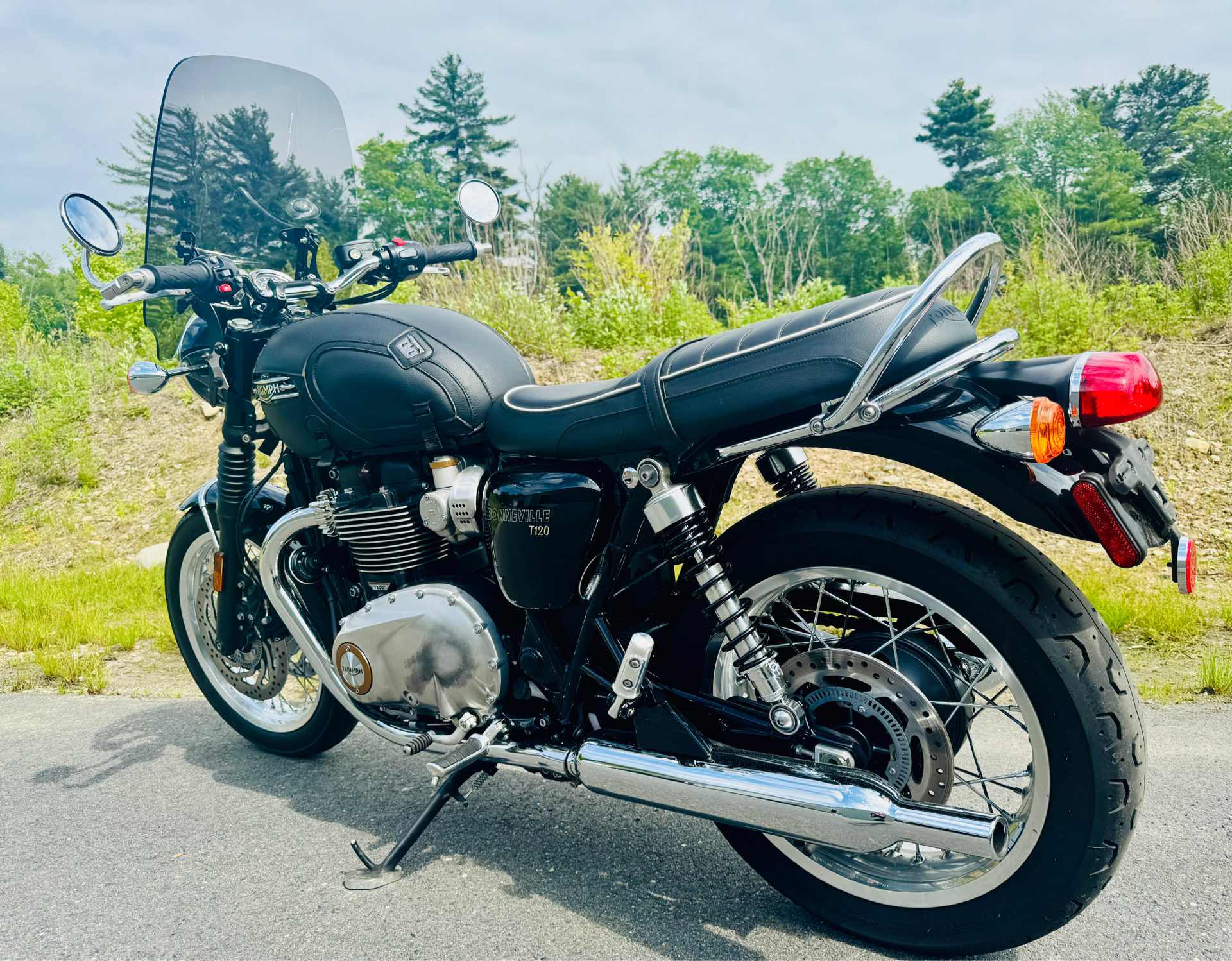 2022 Triumph Bonneville T120 Black in Foxboro, Massachusetts - Photo 7